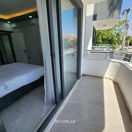 Kiralik Havuzlu 1+1 Apartamento