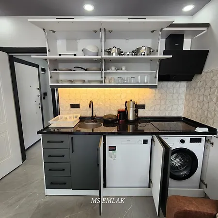 Kiralik Havuzlu 1+1 Apartamento Side